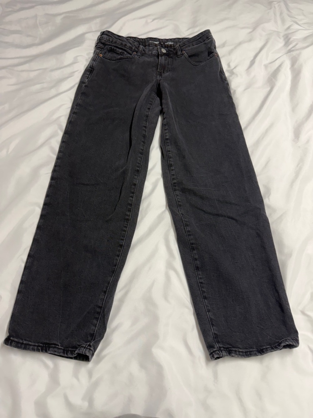 Old Navy Women's Straight Leg Jeans in Black Wash
